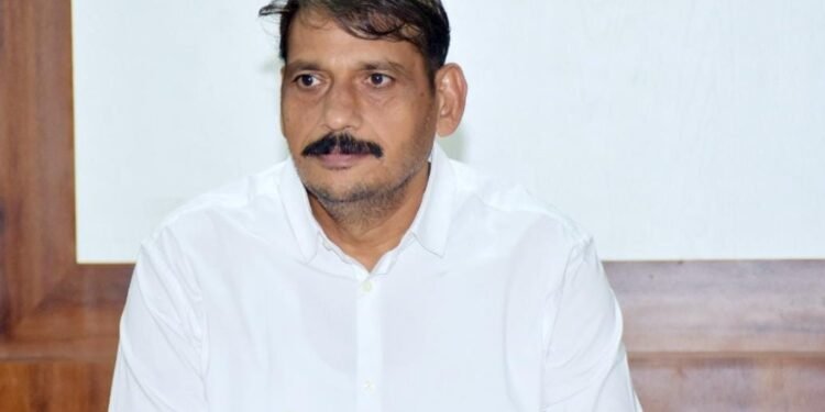 कबीरधाम में खुले पशुओं पर सख्ती, पंजीयन व ईयर टैग अनिवार्य  कलेक्टर गोपाल वर्मा ने सड़क दुर्घटनाओं की रोकथाम के लिए जारी किया आदेश