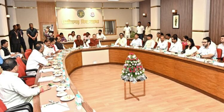 *प्रधानमंत्री नरेन्द्र मोदी के छत्तीसगढ़ आगमन की तैयारियों को लेकर उच्च स्तरीय बैठक सम्पन्न*