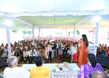 *धर्मांतरण पर प्रहार, घर वापसी से मिली नई राह, पंडरिया विधायक भावना बोहरा के प्रयासों से वनांचल के 70 से अधिक लोगों ने की अपने मूल धर्म में वापसी, विधायक ने पैर पखारकर किया अभिनंदन*