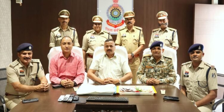 *कबीरधाम पुलिस अधीक्षक धर्मेंद्र सिंह एवं अतिरिक्त पुलिस अधीक्षक पुष्पेंद्र बघेल द्वारा जिले के तीन सहायक उप निरीक्षकों को स्टार लगाकर उप निरीक्षक के पद पर पदोन्नति प्रदान किया गया।*