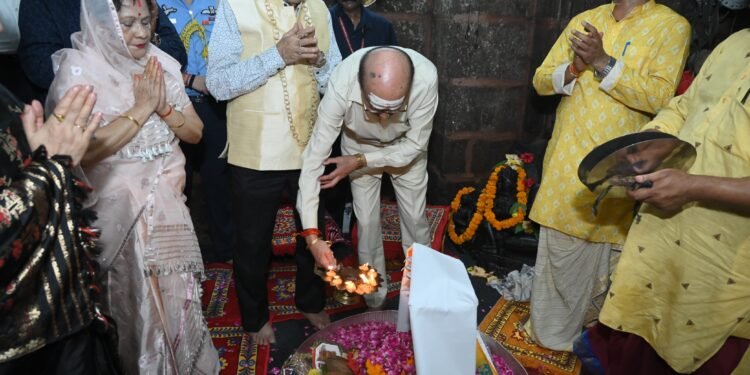 राज्यपाल रमेन डेका ने भोरमदेव मंदिर में की विशेष पूजा-अर्चना, प्रदेश की खुशहाली एवं समृद्धि की कामना