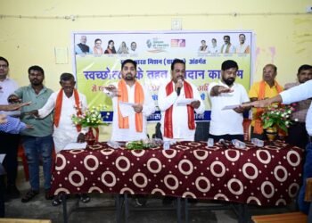 स्वच्छता जीवन का आधार, सामूहिक प्रयास से ही बनेगा स्वच्छ भारत :- जिला पंचायत अध्यक्ष ईश्वरी साहू