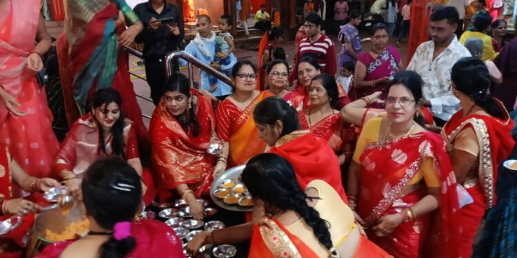 *सुषमा सोनी को स्वर्णकार भारती सेवा संस्थान छत्तीसगढ़ प्रदेश अध्यक्ष महिला शाखा बनाए जाने पर राजनंदगांव महिला शाखा स्वर्णकार समाज द्वारा बधाई और शुभकामनाएं दिया गया वही साथ ही भंडारे का आयोजन भी किया गया*