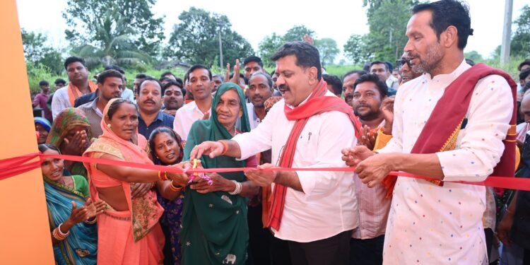उपमुख्यमंत्री विजय शर्मा ने ग्राम कुरूवा में सामुदायिक भवन का किया लोकार्पण
