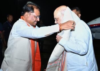 *केंद्रीय गृह मंत्री अमित शाह का मुख्यमंत्री विष्णुदेव साय ने स्वामी विवेकानंद विमानतल पर किया आत्मीय स्वागत*