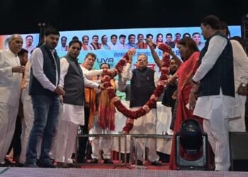 *डॉ.रमन सिंह के जन्मदिन पर मुख्यमंत्री विष्णु देव साय ने दी शुभकामनाएँ*