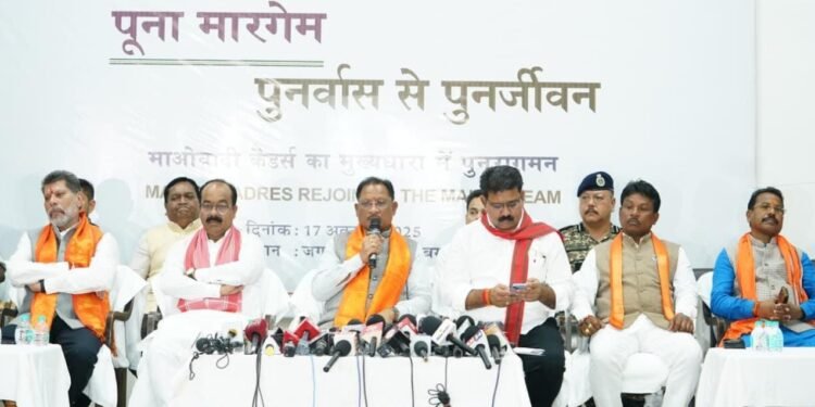 *मुख्यधारा में लौटे माओवादी कैडर — बस्तर में शांति, विश्वास और विकास की नई सुबह : मुख्यमंत्री विष्णु देव साय*