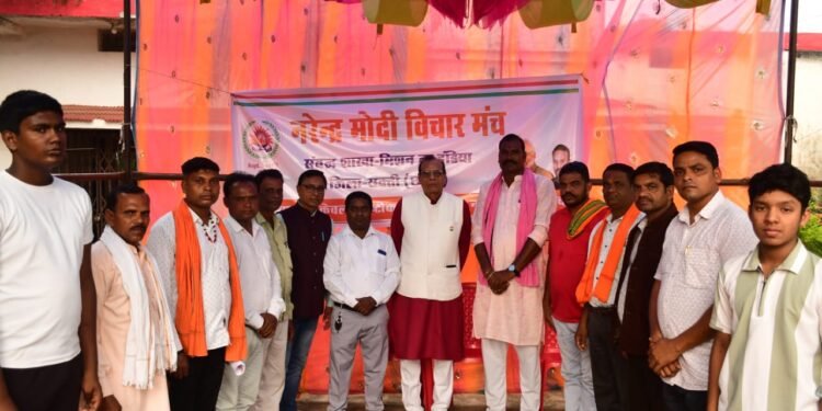 *नरेंद्र मोदी विचार मंच *मिशन(न्यू इंडिया)* *जिला सक्ती* की प्रथम बैठक, दीपावली मिलन, एवं राष्ट्रीय महामंत्री को डॉक्टरेट की उपाधि मिलने पर सम्मान समारोह*