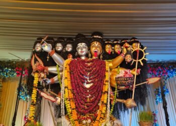 मां काली की भव्य स्थापना से गूंजा उठा पांडातराई नगर __के गुप्ता धर्मशाला में दर्शन के लिए उमड़ी भारी भीड़