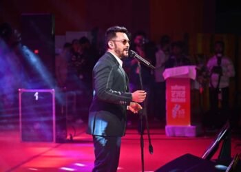 *राज्योत्सव में बॉलीवुड के पार्श्व गायक आदित्य नारायण सहित छत्तीसगढ़ के कलाकारों ने बिखेरा रंग*