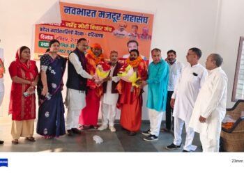 गौ माता के सम्मान में 7 नवम्बर को दिल्ली पहुंचे – स्वामी स्वदेशानन्द ( गुड़गांव में नव भारत मजदूर संघ की बैठक सम्पन्न )