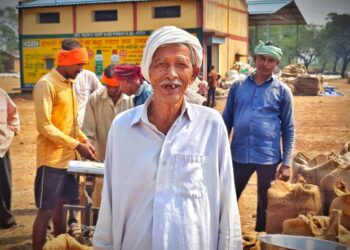 *धान विक्रय में हुई सुगमता से प्रसन्नचित है बुजुर्ग किसान कोल्हु राम साहू*