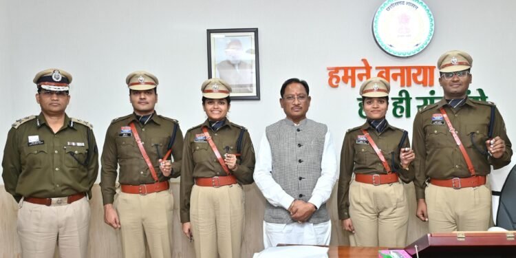 *मुख्यमंत्री विष्णुदेव साय से प्रशिक्षु आईपीएस अधिकारियों ने की सौजन्य भेंट*