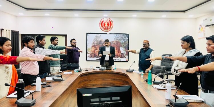 *अध्यक्ष लोकेश कांवड़िया ने ऋण की सम्पूर्ण राशि जमा करने वाले जिले के 07 दिव्यांगजन को किया सम्मानित*