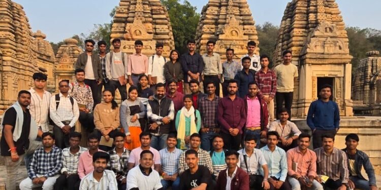 *मुख्यमंत्री विष्णु देव साय की पर्यटन को प्रमोट करने विशेष पहल* *राज्य के 45 युवाओं को मिला पर्यटन प्रबंधन का विशेष प्रशिक्षण*