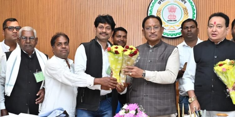 *मुख्यमंत्री से सतनाम पंथ के पदाधिकारियों ने की सौजन्य मुलाकात*