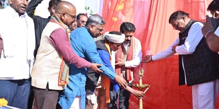 *छत्तीसगढ़ के निर्माता पूर्व प्रधानमंत्री श्रद्धेय अटल बिहारी वाजपेयी की विचारधारा पर आगे बढ़ रहा प्रदेश-उपमुख्यमंत्री विजय शर्मा*