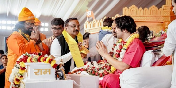 *मात्र एक चौपाई पर तीन घण्टे बोले बागेश्वर सरकार*