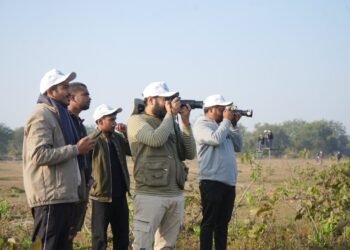 *कोपरा जलाशय में प्रथम बर्ड वॉक और संगोष्ठी का सफल आयोजन*  *रामसर साइट के लोगो का केंद्रीय मंत्री तोखन साहू ने किया विमोचन*