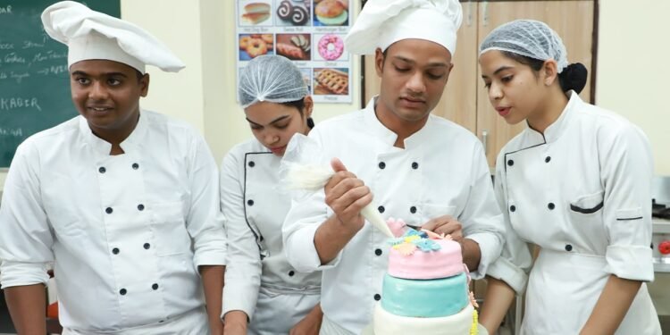 *छत्तीसगढ़ के युवाओं के लिए सुनहरा अवसर, ओबेरॉय, हयात व ताज जैसे राष्ट्रीय स्तर के प्रतिष्ठित होटल समूहों में मिलेगा* *कार्य करने का मौका*