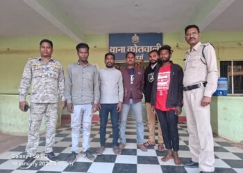 *कबीरधाम पुलिस की बड़ी कार्रवाई, एक ही दिन में दो अलग-अलग स्थानों पर अवैध शराब बिक्री करने वाले दो आरोपी गिरफ्तार अटल आवास क्षेत्र में सुबह 5 बजे दबिश*