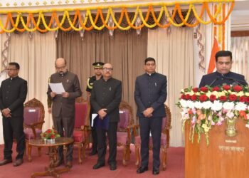 *राज्यपाल डेका ने अमिताभ जैन को मुख्य सूचना आयुक्त एवं अग्रवाल और मिश्रा को राज्य सूचना आयुक्त पद की शपथ दिलाई*