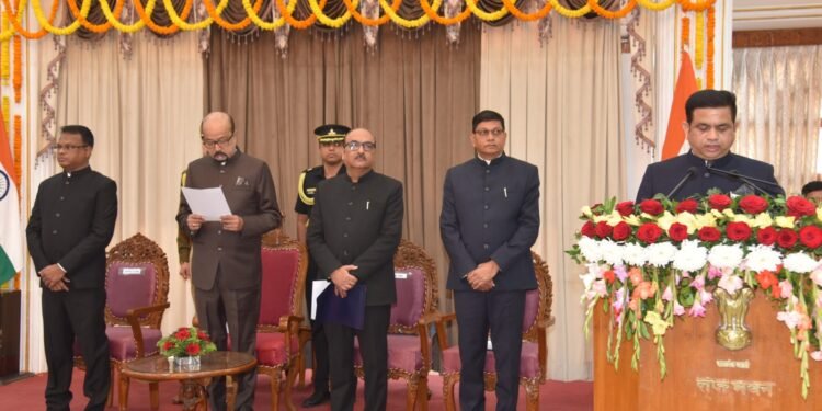 *राज्यपाल डेका ने अमिताभ जैन को मुख्य सूचना आयुक्त एवं अग्रवाल और मिश्रा को राज्य सूचना आयुक्त पद की शपथ दिलाई*