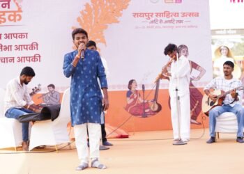 *रायपुर साहित्य उत्सव में ओपन माइक से नवीन प्रतिभाओं को मिला सशक्त मंच: पहले दिन चार सत्रों में 75 से अधिक प्रतिभागियों ने लिया हिस्सा*