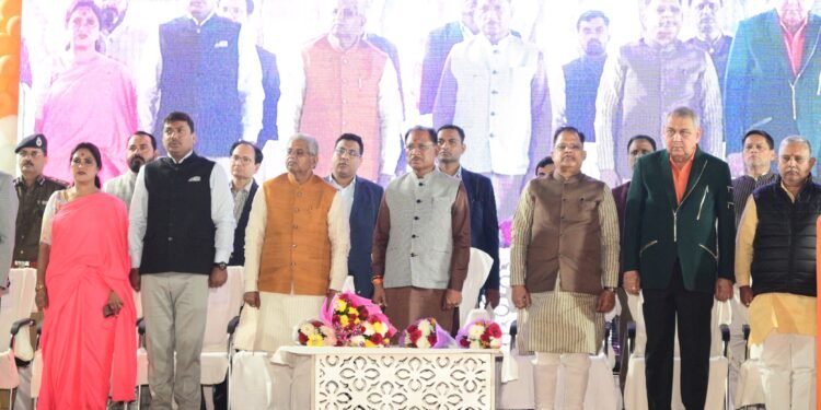 *वंदे मातरम गीत के 150 वीं वर्षगांठ पर आयोजित कार्यक्रम में शामिल हुए मुख्यमंत्री विष्णु देव साय*