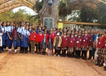 *मुंगेली के 200 विद्यार्थियों को कराया गया जंगल सफारी अध्ययन भ्रमण*