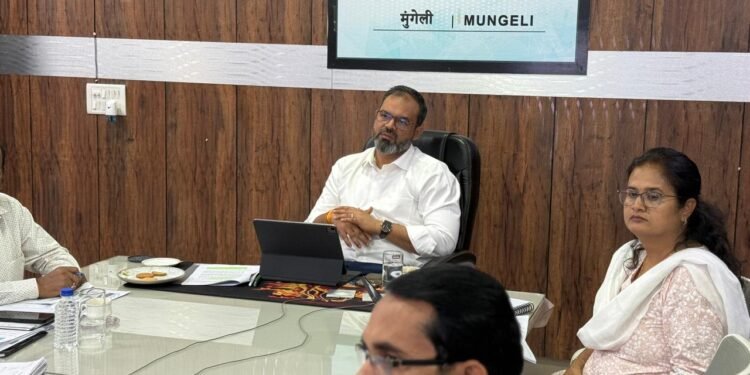 *कलेक्टर ने की विभिन्न विभागों के योजनाओं की समीक्षा*