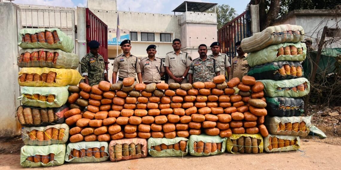 *कबीरधाम पुलिस की बड़ी कार्रवाई करीब 5 करोड़ का गांजा जब्त, कंटेनर भी जब्त, कुल 9 क्विंटल से ज्यादा मादक पदार्थ पकड़ा गया*