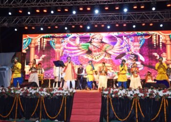 *भोरमदेव महोत्सव 2026: संस्कृति संध्या में छत्तीसगढ़ी रंग, भक्ति और परंपरा का अद्भुत संगम*  *प्रसिद्ध गायक दिलीप षडंगी के भजन और जसगीत ने बांधा समां, देर रात तक झूमे दर्शक*