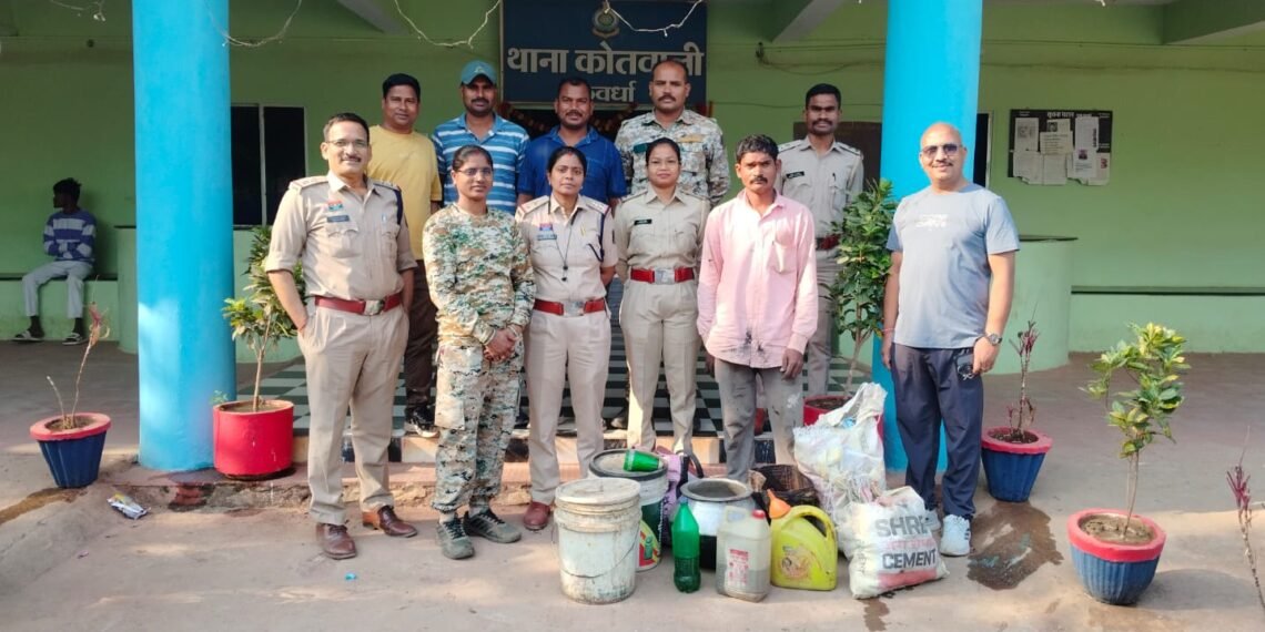 अवैध शराब पर बड़ी कार्यवाही, दो अलग-अलग मामलों में आरोपियों के कब्जे से महुआ शराब व बिक्री हेतु रखी देशी मदिरा जप्त