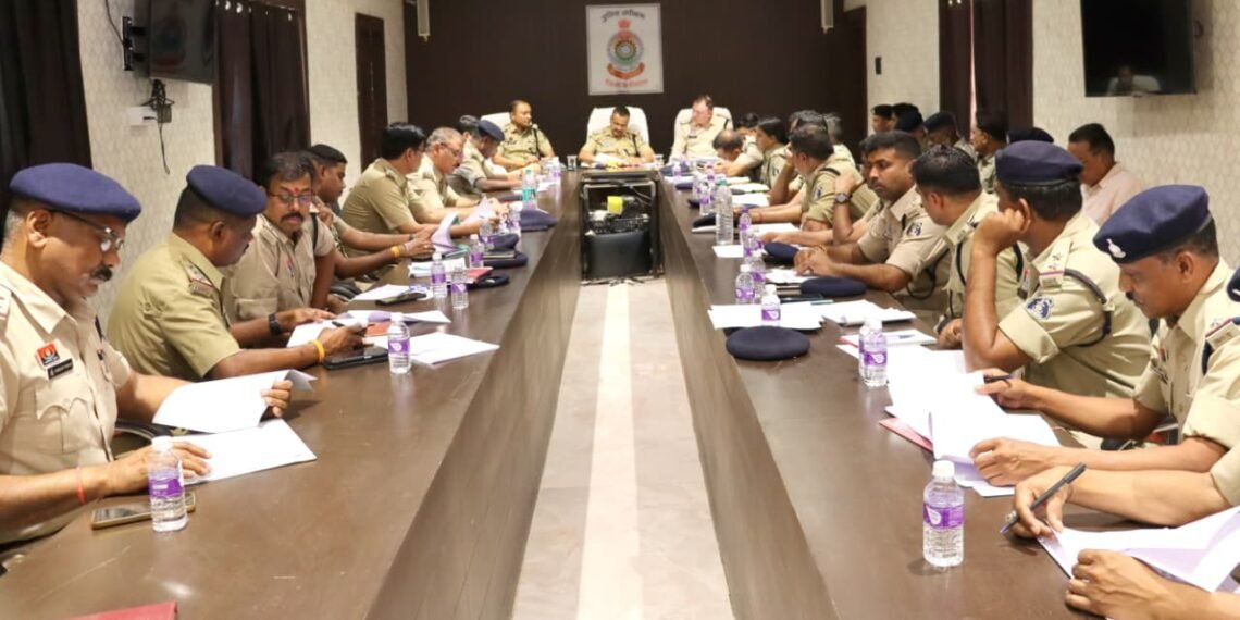 कबीरधाम पुलिस की सख्त अपराध समीक्षा बैठक संपन्न, अपराधियों के विरुद्ध जीरो टॉलरेंस नीति, अवैध गतिविधियों पर लगातार प्रहार के निर्देश