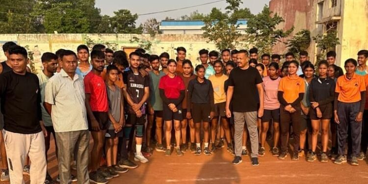 *स्वामी विवेकानंद एकेडमी: लक्ष्य प्राप्ति हेतु निरंतर अभ्यास एवं सकारात्मक सोच आवश्यक – पुलिस अधीक्षक धर्मेंद्र सिंह (IPS)*