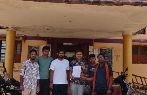 पांडातराई: निराश्रित गौवंश के उचित प्रबंधन के लिए स्थानीय युवाओं ने सीएमओ से की कांजी हाउस एवं गौशाला निर्माण की मांग