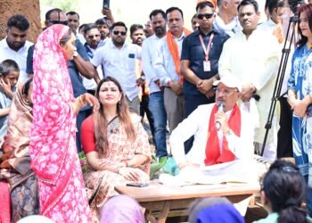 *संवाद से समाधान: कमराखोल में मुख्यमंत्री ने दूर की बिजली बिल की चिंता*