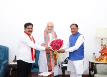 *जहां कभी एम्बुलेंस पहुंचना भी सपना था, वहां अब डॉक्टर दे रहे दस्तक : बस्तर के जंगलों तक पहुंची स्वास्थ्य क्रांति*