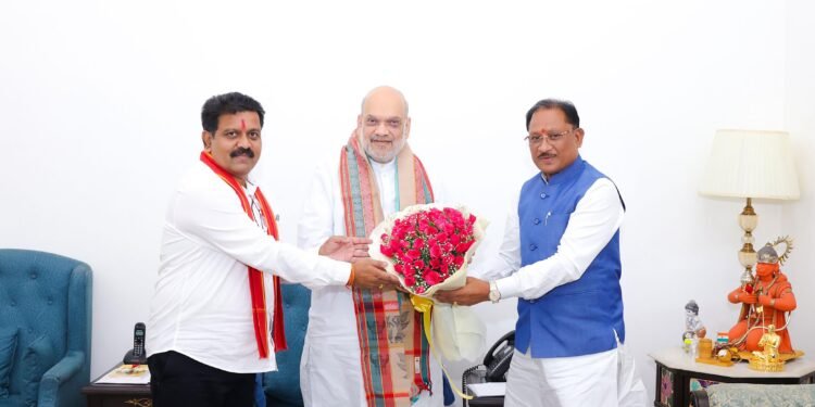 *जहां कभी एम्बुलेंस पहुंचना भी सपना था, वहां अब डॉक्टर दे रहे दस्तक : बस्तर के जंगलों तक पहुंची स्वास्थ्य क्रांति*