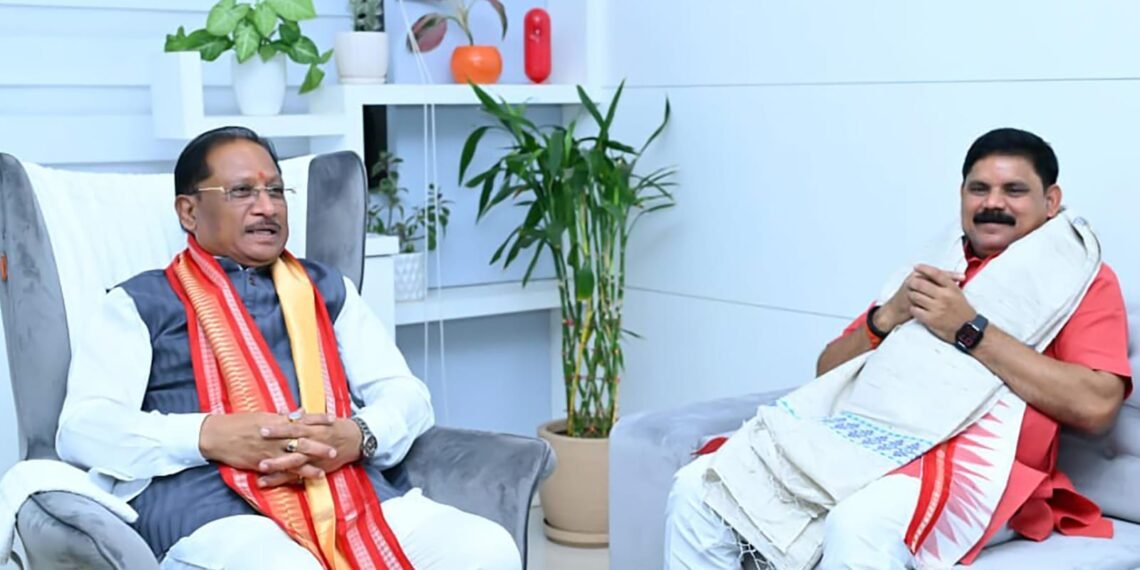*मुख्यमंत्री विष्णुदेव साय से केंद्रीय कोयला एवं खान राज्य मंत्री सतीश चंद्र दुबे ने की सौजन्य मुलाकात*