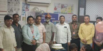 *इसाफ स्मॉल फाइनेंस बैंक ने कस्टमर के साथ केक काटकर मनाया सातवां एनिवर्सरी*