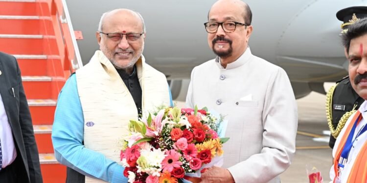 *राज्यपाल डेका ने उपराष्ट्रपति राधाकृष्णन का किया आत्मीय स्वागत*