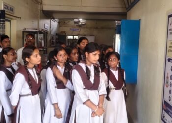 *थाना पिपरिया पहुंचकर पुलिस की कार्यप्रणाली से रूबरू हुए कक्षा 9वीं से 12वीं के छात्र-छात्राएं, साइबर अपराध से बचाव की मिली सीख।*