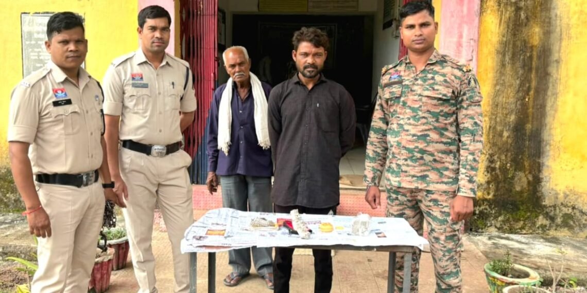 *सूने मकान में चोरी करने वाला आरोपी गिरफ्तार।*  *चोरी गए सोने-चांदी के आभूषण आरोपी के कब्जे से पुलिस ने किया बरामद।*