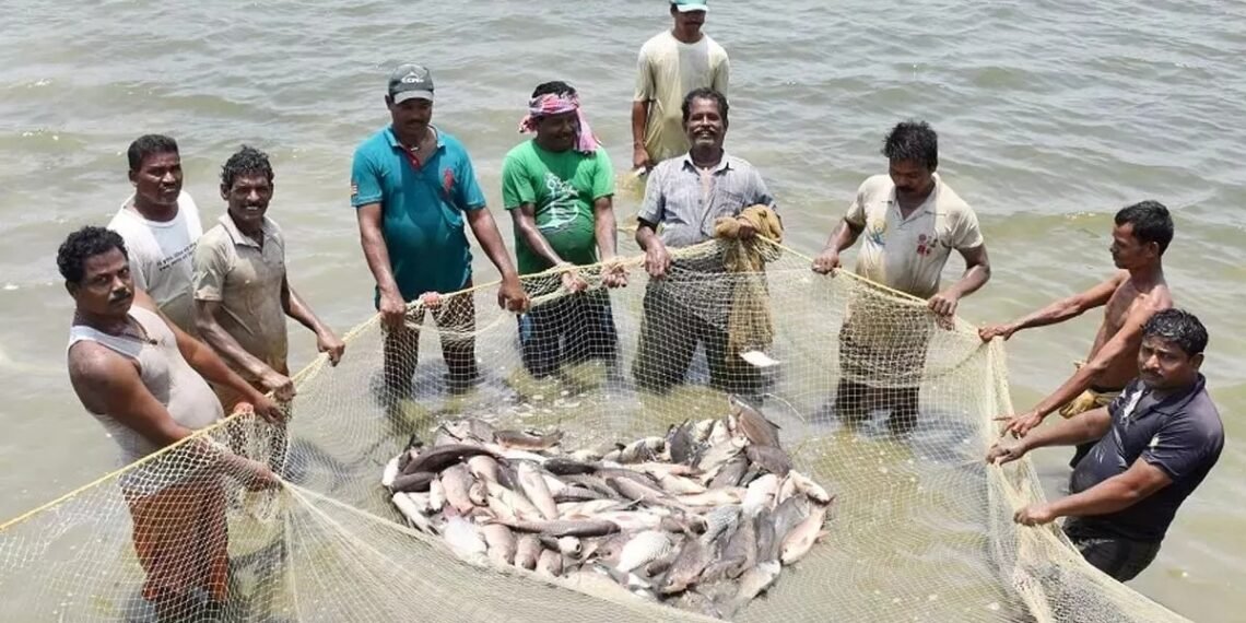 *बदलाव की मिसाल*  *बदली किसानों की किस्मत प्रधानमंत्री मत्स्य संपदा योजना से*