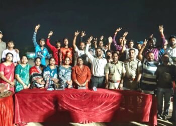 *ट्रिपल विकेट क्रिकेट टूर्नामेंट में पहुंची पंडरिया पुलिस, खिलाड़ियों एवं क्षेत्रवासियों को दिया गया साइबर अपराध से बचाव की जानकारी।*