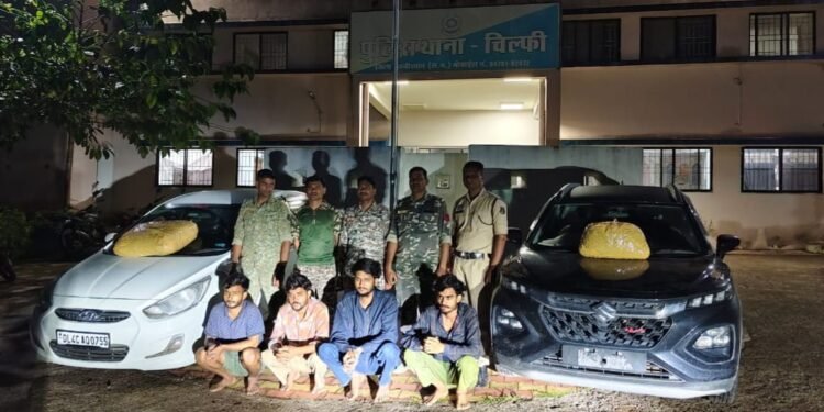 *अंतर्राज्यीय गाँजा तस्करी गिरोह पर चिल्फी पुलिस की प्रभावी कार्रवाई*  *दो अलग-अलग वाहनों से 18 किलो 460 ग्राम गाँजा बरामद, 04 शातिर गाँजा तस्कर गिरफ्तार।*
